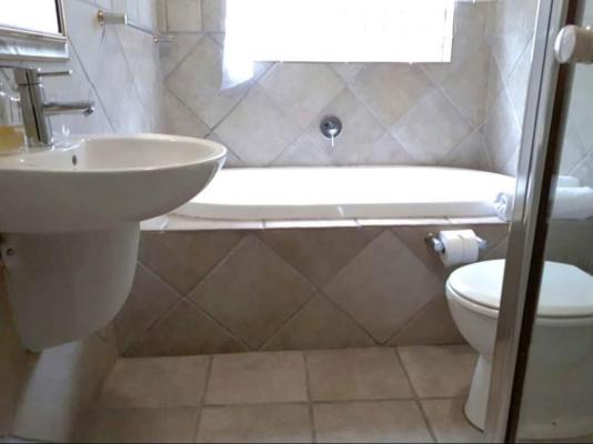 Room image 5