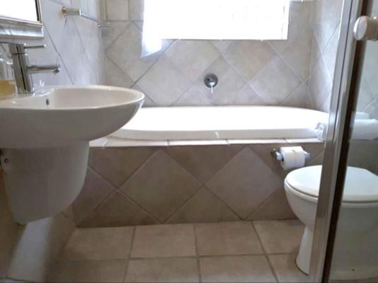 Room image 3