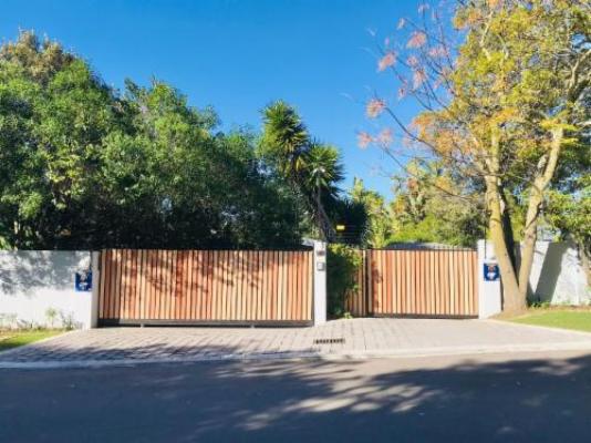 10 van der Westhuizen - Facade or entrance