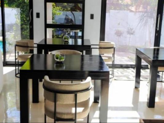 118 on Bayley and Bayley Boutique Guesthouse - Dining area