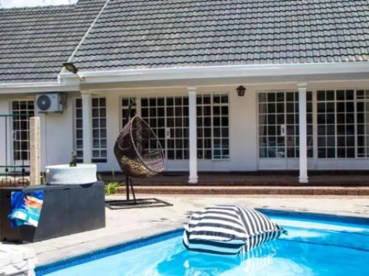 118 on Bayley and Bayley Boutique Guesthouse - Pool view