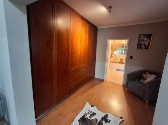 Room image 2