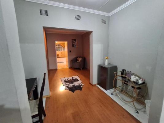 Room image 3