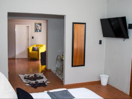 Room image 7