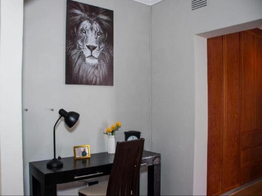 Room image 8