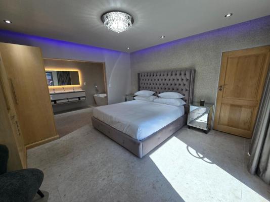 Room image 70