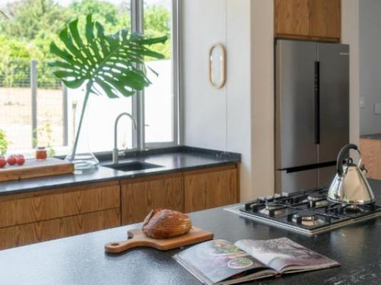 6 on Heide - Living Room