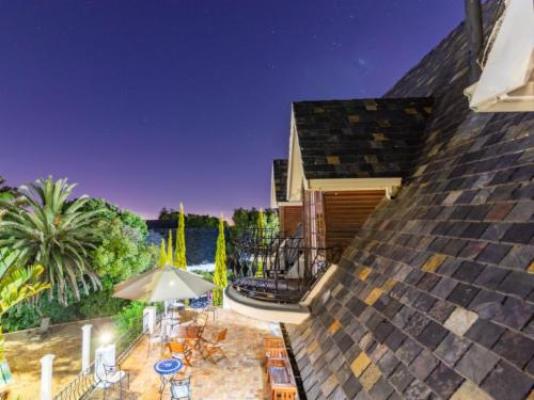 Dark Chocolate Guesthouse - Property / Building