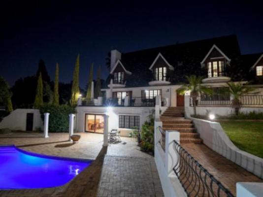 Dark Chocolate Guesthouse - Pool view