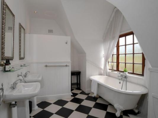 Dark Chocolate Guesthouse - 274888