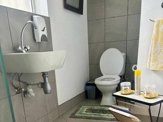 Room image 4
