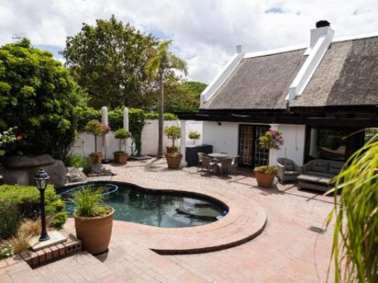 Cape Village Lodge - Patio