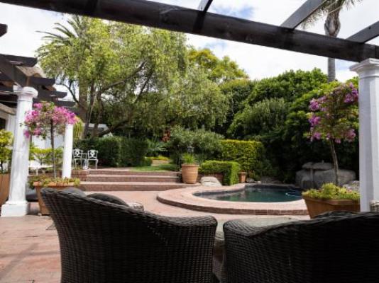 Cape Village Lodge - Patio