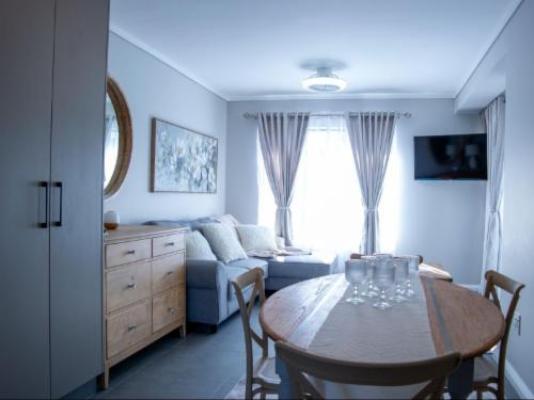 Earls Court Corner - Dining area