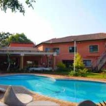 Mount Vista Guest House - Pool view