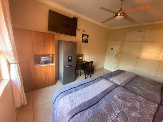 Room image 2