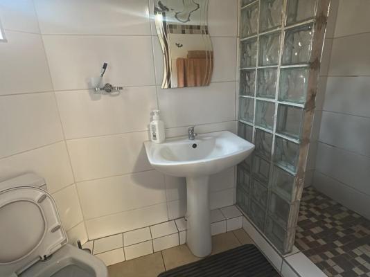 Room image 4