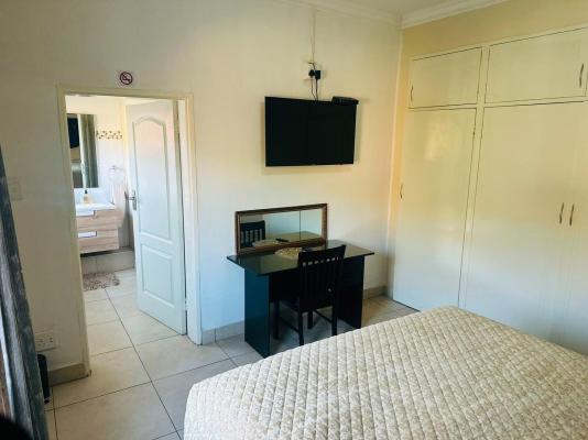 Room image 1