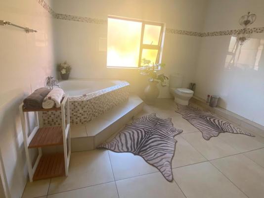 Room image 3