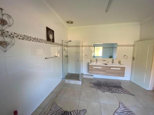 Room image 6