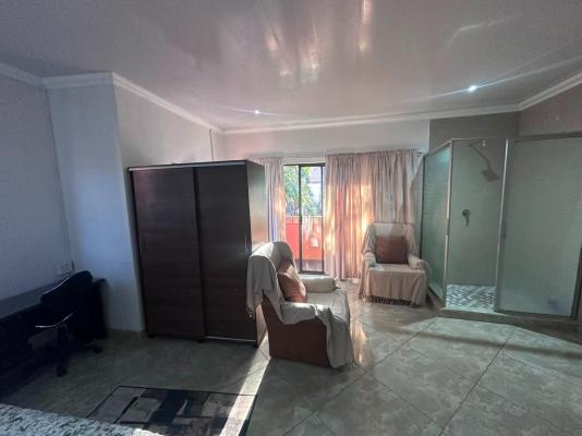 Room image 3