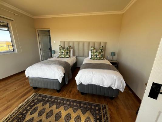 Room image 3