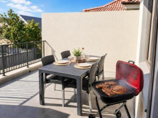 Booked in Time at Earls Court Corner - Braai/BBQ facilities