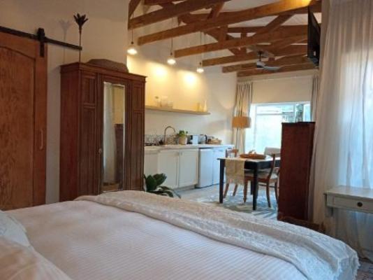 CocoMo Boutique Coastal Garden Studio - Photo of the whole room