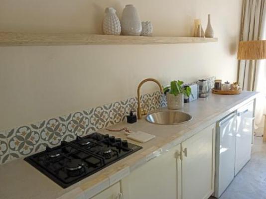 CocoMo Boutique Coastal Garden Studio - Kitchenette
