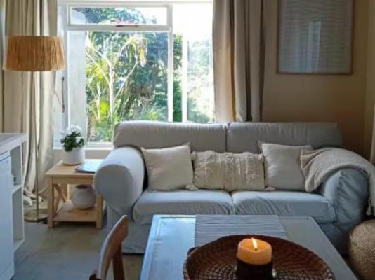 CocoMo Boutique Coastal Garden Studio - Seating area