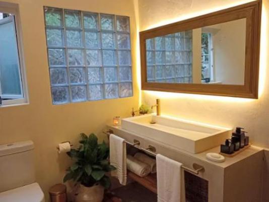 CocoMo Boutique Coastal Garden Studio - Bathroom