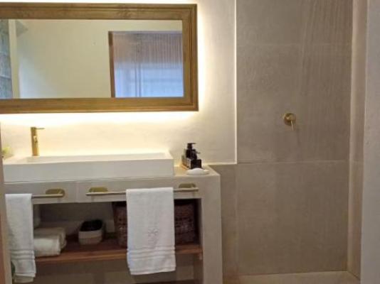 CocoMo Boutique Coastal Garden Studio - Bathroom