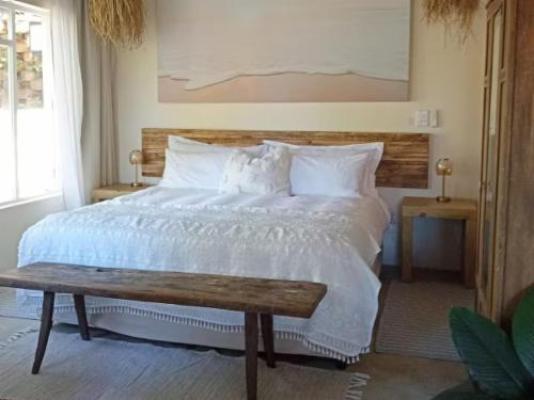 CocoMo Boutique Coastal Garden Studio - Bed
