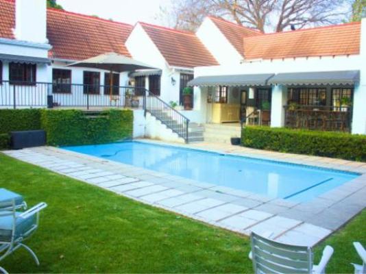 Pytchley House - Swimming pool