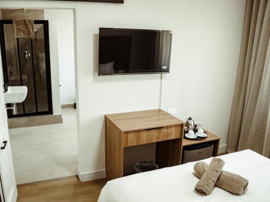 Railway Hotel - 275890