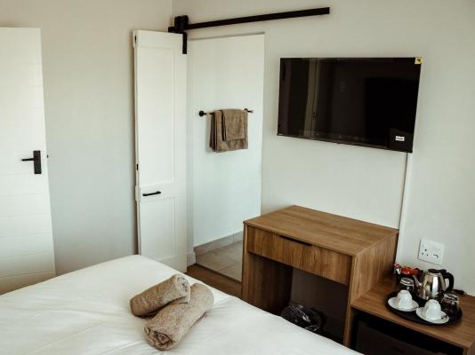Railway Hotel - 275895