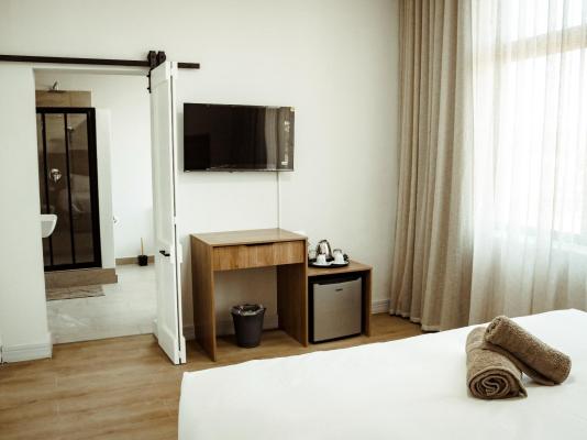 Railway Hotel - 275914