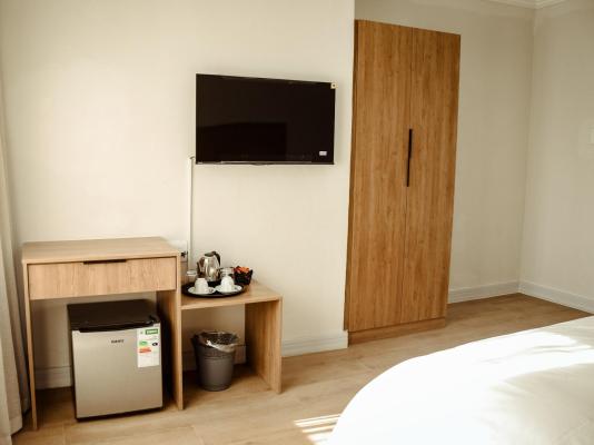 Railway Hotel - 275920