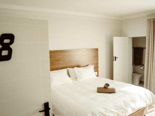 Railway Hotel - 275921