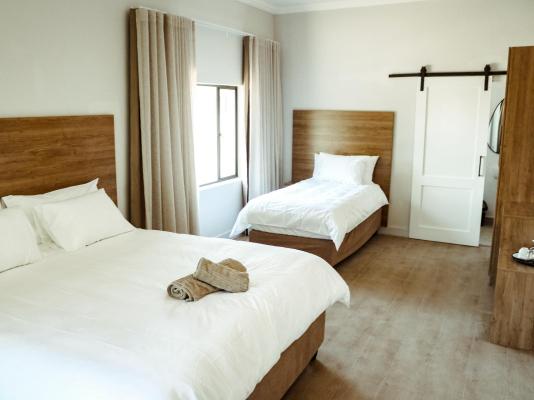 Railway Hotel - 275933