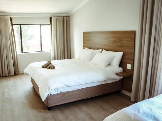 Railway Hotel - 275934