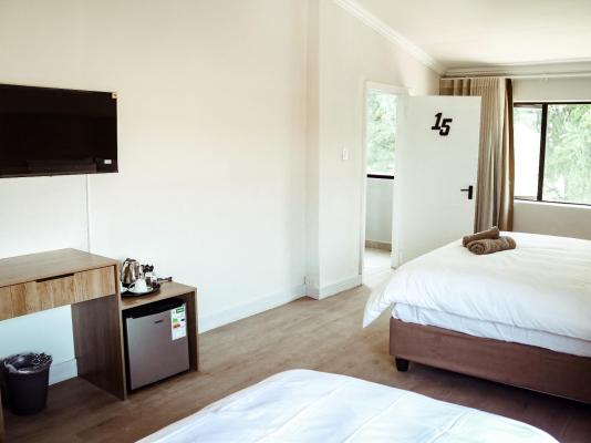Railway Hotel - 275935