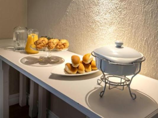 Beyond Wood Lodge - Breakfast area