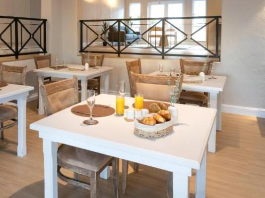 Beyond Wood Lodge - Breakfast area