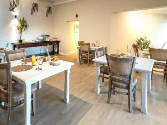 Beyond Wood Lodge - Breakfast area