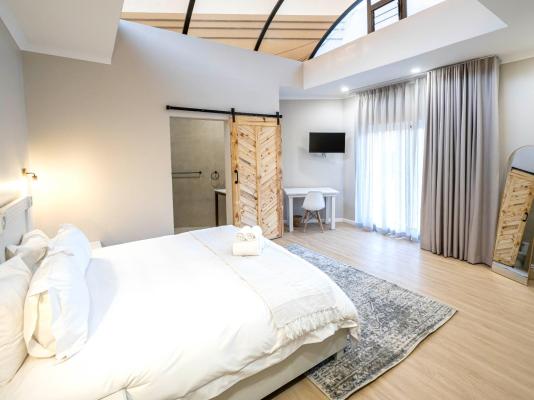 Beyond Wood Lodge - 275981