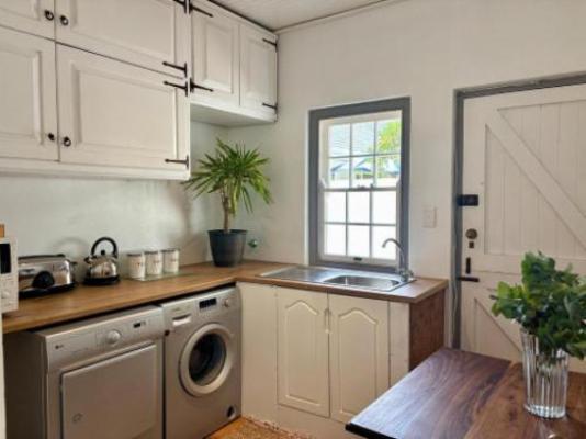Little Tara Cottage - Breakfast area