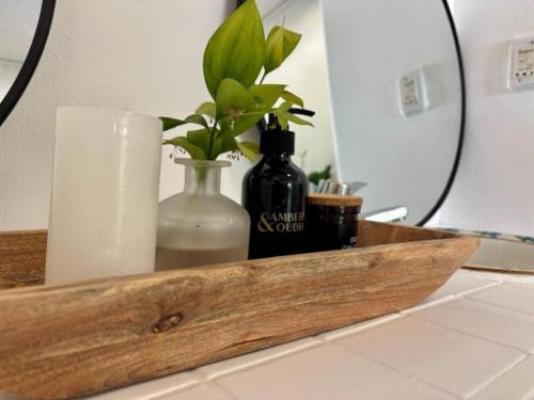 Little Tara Cottage - Bathroom
