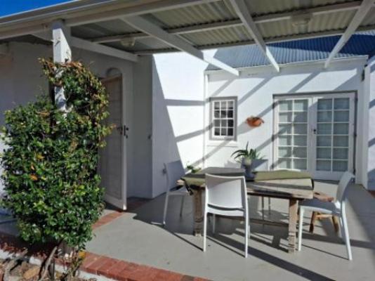 Little Tara Cottage - Patio