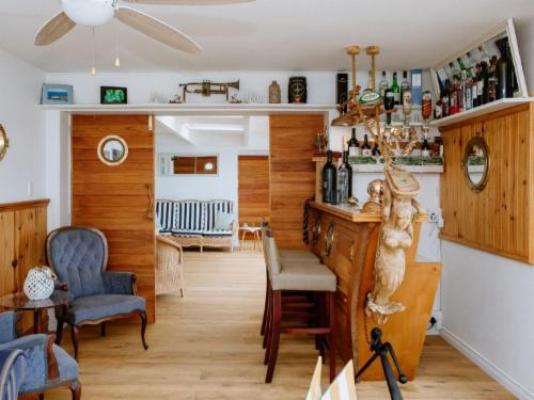 Swept Away Guesthouse - Lounge or bar